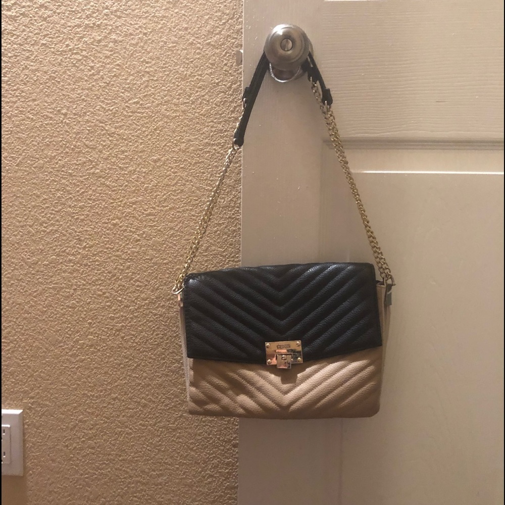 ‼️SOLD‼️Guess crossbody bag